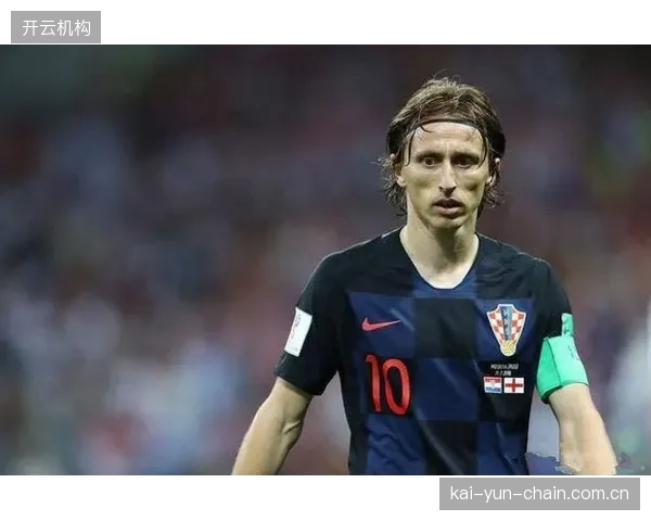 洛伦佐在中场配置了足够的防守球员，以确保在与技术流中场对抗时不落下风。